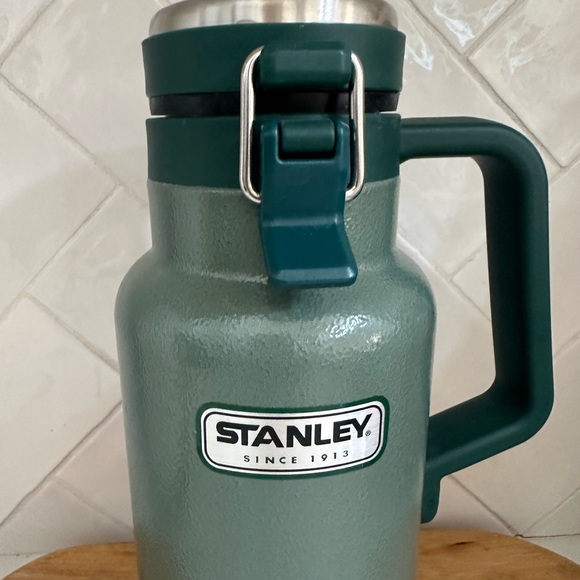 Stanley x Zion brewery Green Insulated Growler 64 oz - Picture 3 of 4